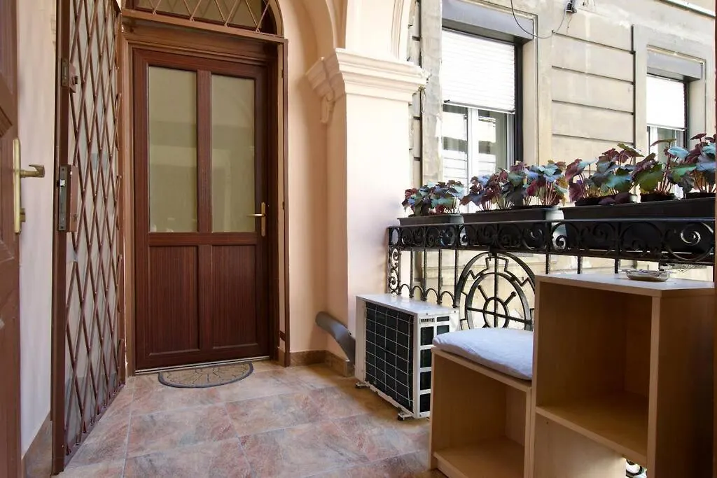 Standard Apartment By Hi5 - St. King Street 16. Budapest