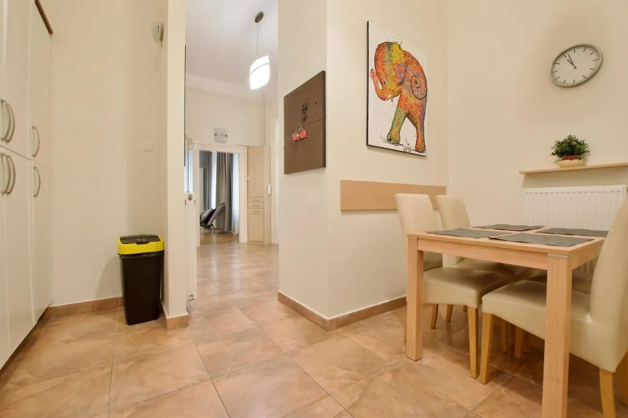 Standard Apartment By Hi5 - St. King Street 16. Budapest Ungarn