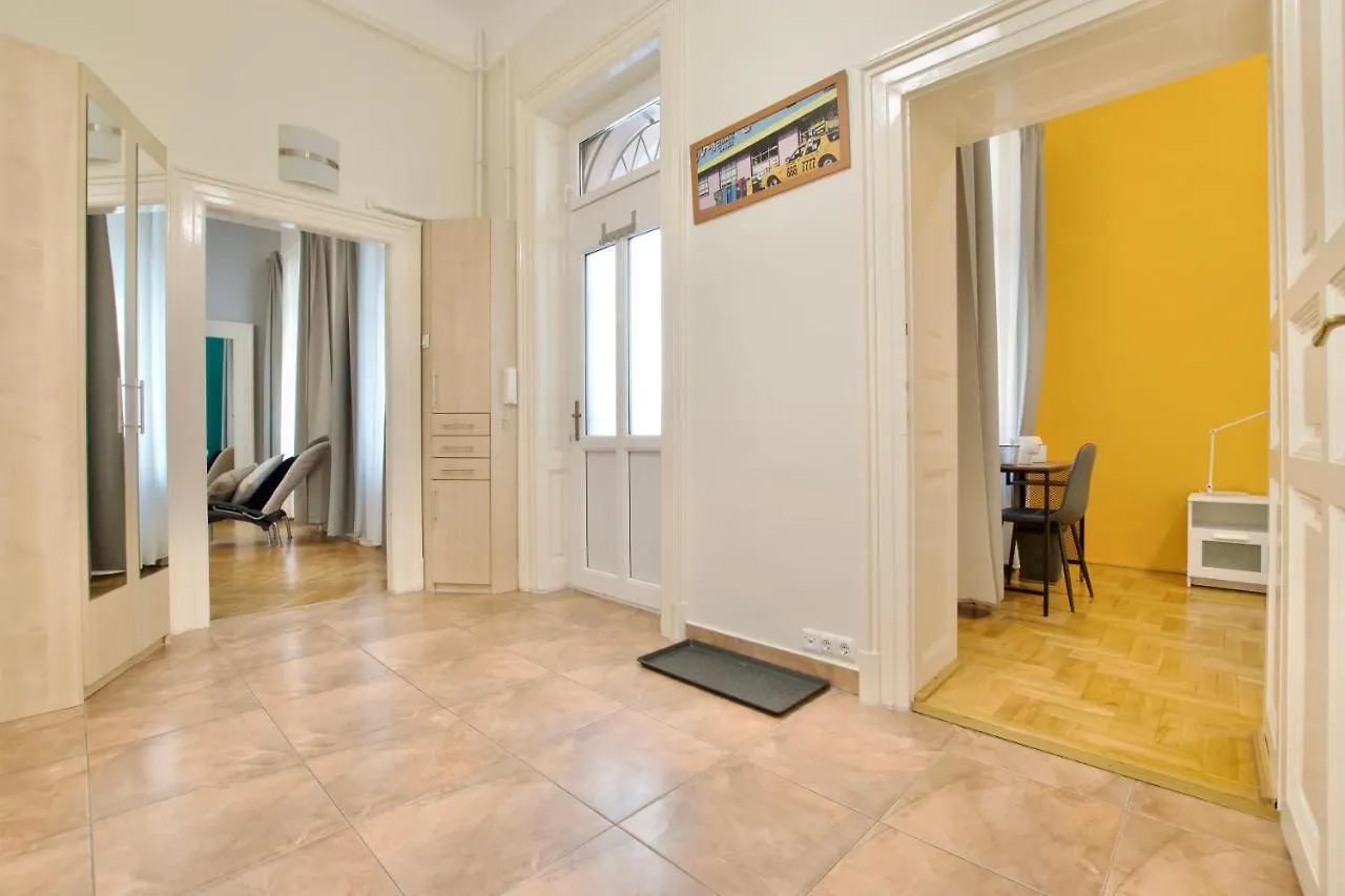 Standard Apartment By Hi5 - St. King Street 16. Budapest Ungarn