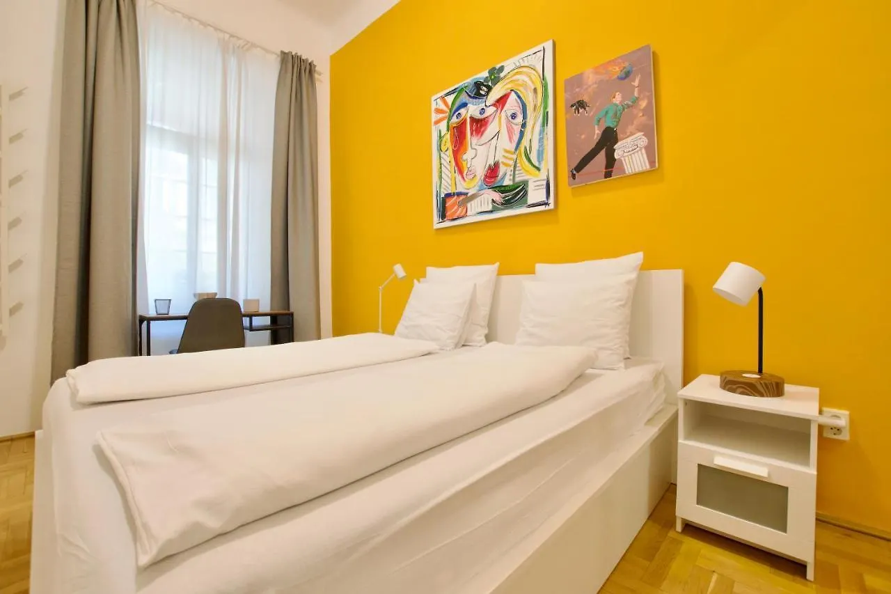 Standard Apartment By Hi5 - St. King Street 16. Budapest