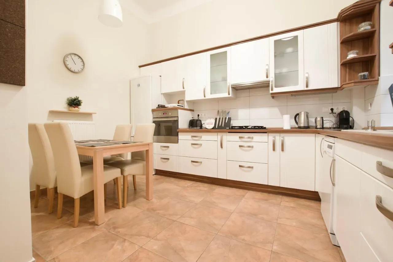 Standard Apartment By Hi5 - St. King Street 16. 布达佩斯 0*,  匈牙利